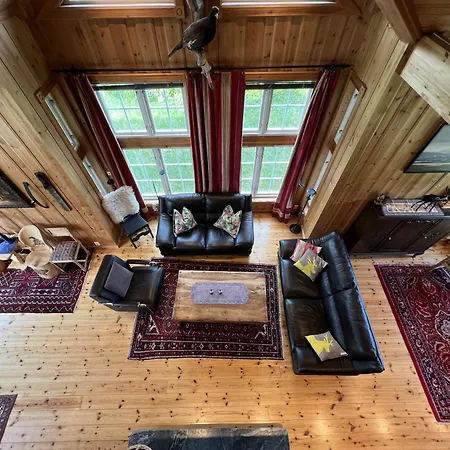 Grand Log With Fireplace And 12-14 Beds 別荘 *