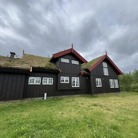 Grand Log With Fireplace And 12-14 Beds 別荘