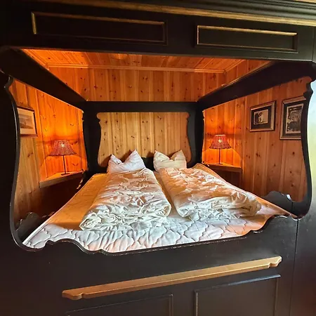 Feriehus Grand Log With Fireplace And 12-14 Beds