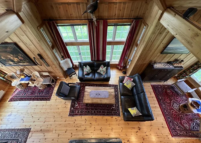 Grand Log With Fireplace And 12-14 Beds Prázdninový dům *