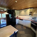 Dom wakacyjny Grand Log With Fireplace And 12-14 Beds *