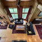 Grand Log With Fireplace And 12-14 Beds Dom wakacyjny *