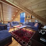 Grand Log With Fireplace And 12-14 Beds Dom wakacyjny *