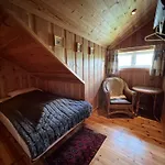Dom wakacyjny Grand Log With Fireplace And 12-14 Beds