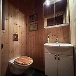 Grand Log With Fireplace And 12-14 Beds
